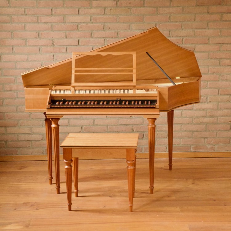 KLOP szpinet na wzór XVII-wiecznego instrumentu angielskiego bent-side, skala BB-f''', okleinowany (cyprys/orzech), z pokrowcem ocieplanym w komplecie.-112494