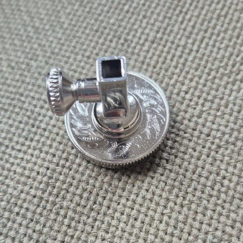 ENGELBERT SCHMID nakrętka wentyla waltorni z uchytem do lirki do nut, niklowana-114703